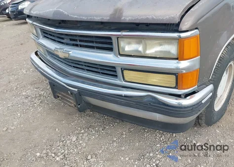 1998 Chevrolet Suburban 1500 из США, поврежденный, VIN 3GNEC16R6WG109972